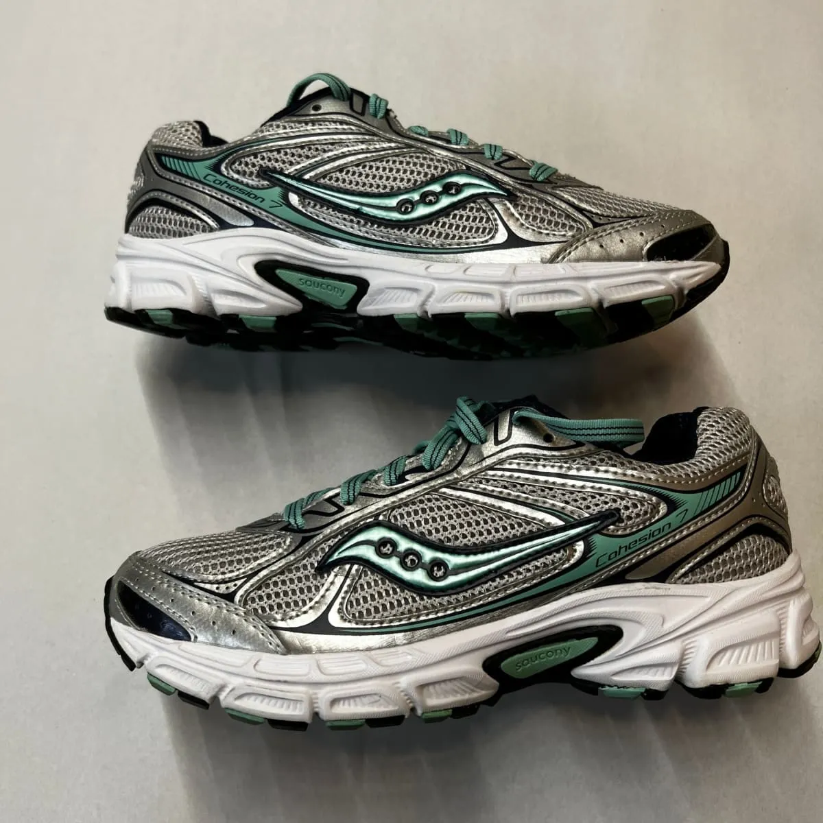 SAUCONY Women's Grid Cohesion 7 -Silver/Navy/Green- Running Shoe Size 6M Preowned